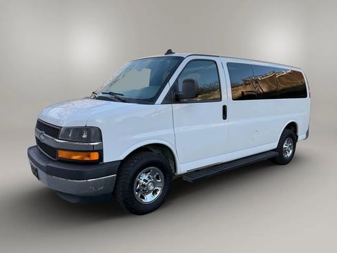Used 2018 Chevrolet Express 3500 LT w/ LT Preferred Equipment Group image 2