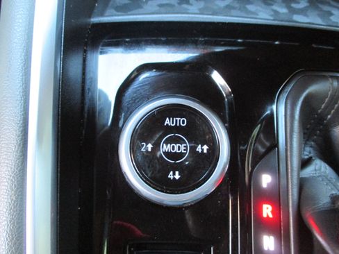 Used 2024 Chevrolet Colorado ZR2 w/ Technology Package AWD/4WD image 22