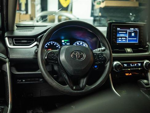 Used 2022 Toyota RAV4 XLE w/ Convenience Package FWD image 16