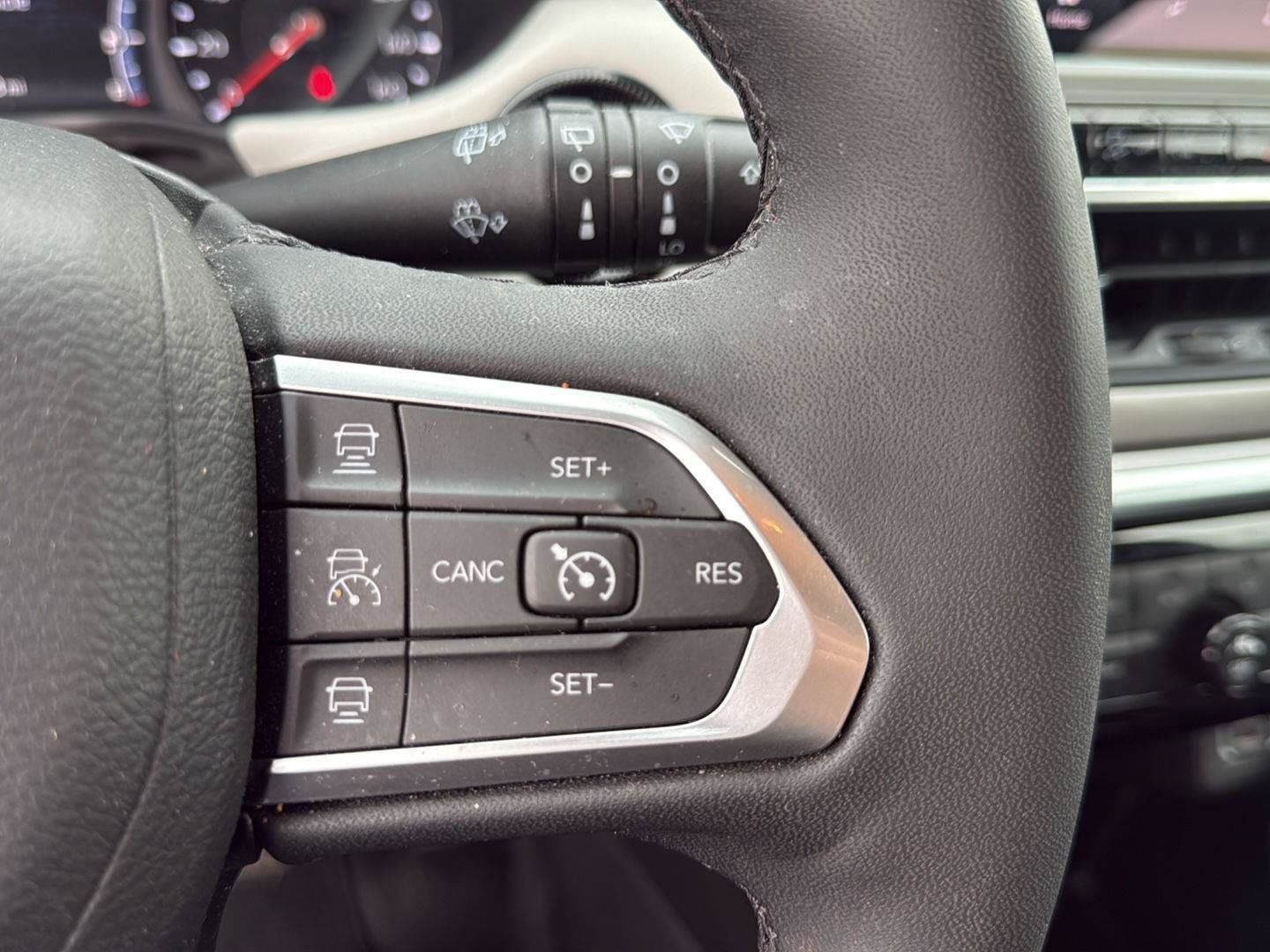 Used 2025 Jeep Compass Limited AWD/4WD image 12