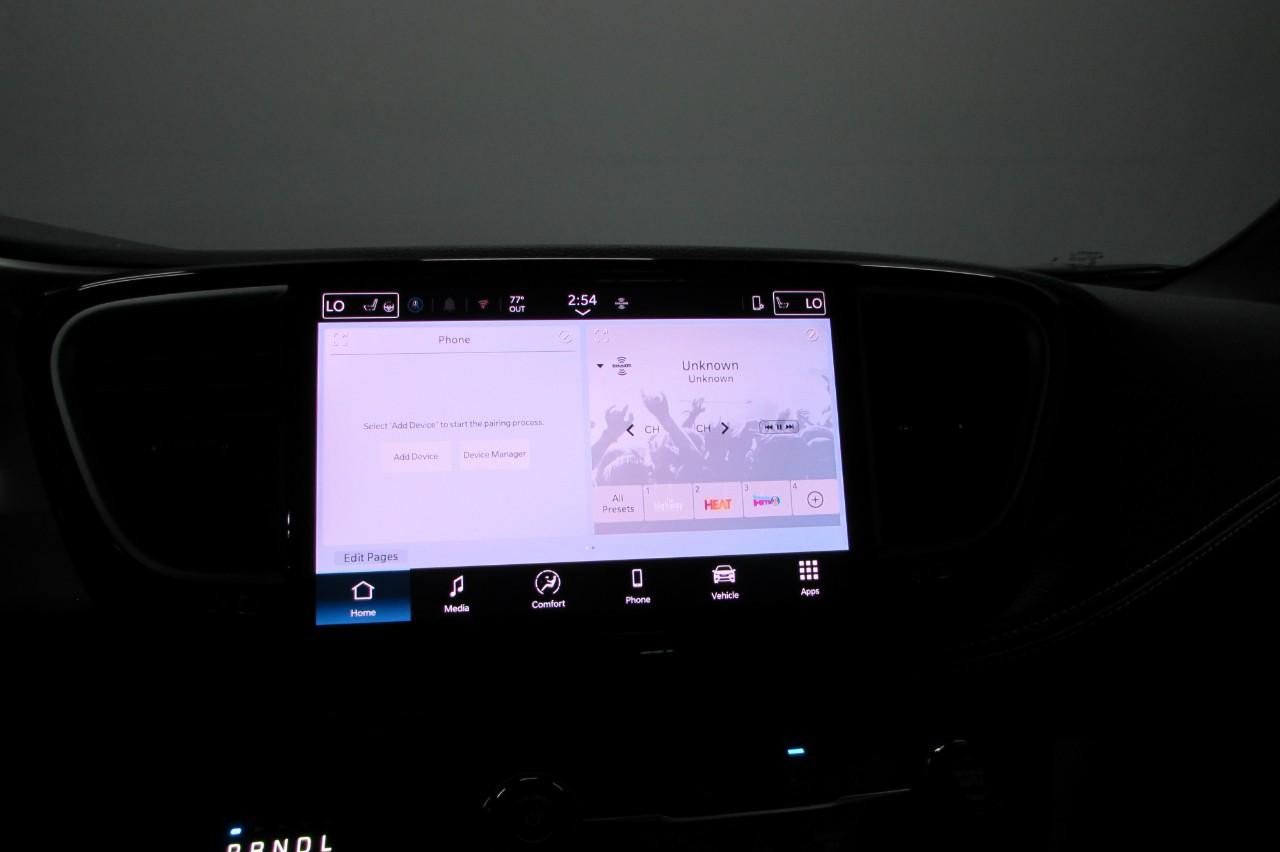 New 2025 Chrysler Pacifica Select FWD image 19