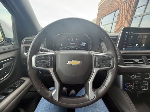 Used 2022 Chevrolet Suburban LT w/ Luxury Package image 23