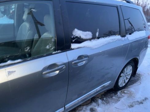 Used 2014 Toyota Sienna Limited image 2