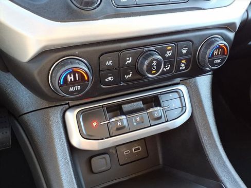 Used 2023 GMC Acadia SLE w/ Elevation Edition image 10