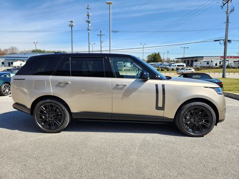 New 2026 Land Rover Range Rover Long Wheelbase SE AWD/4WD image 6