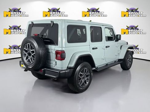 Used 2024 Jeep Wrangler Unlimited Sahara w/ Technology Group AWD/4WD image 5