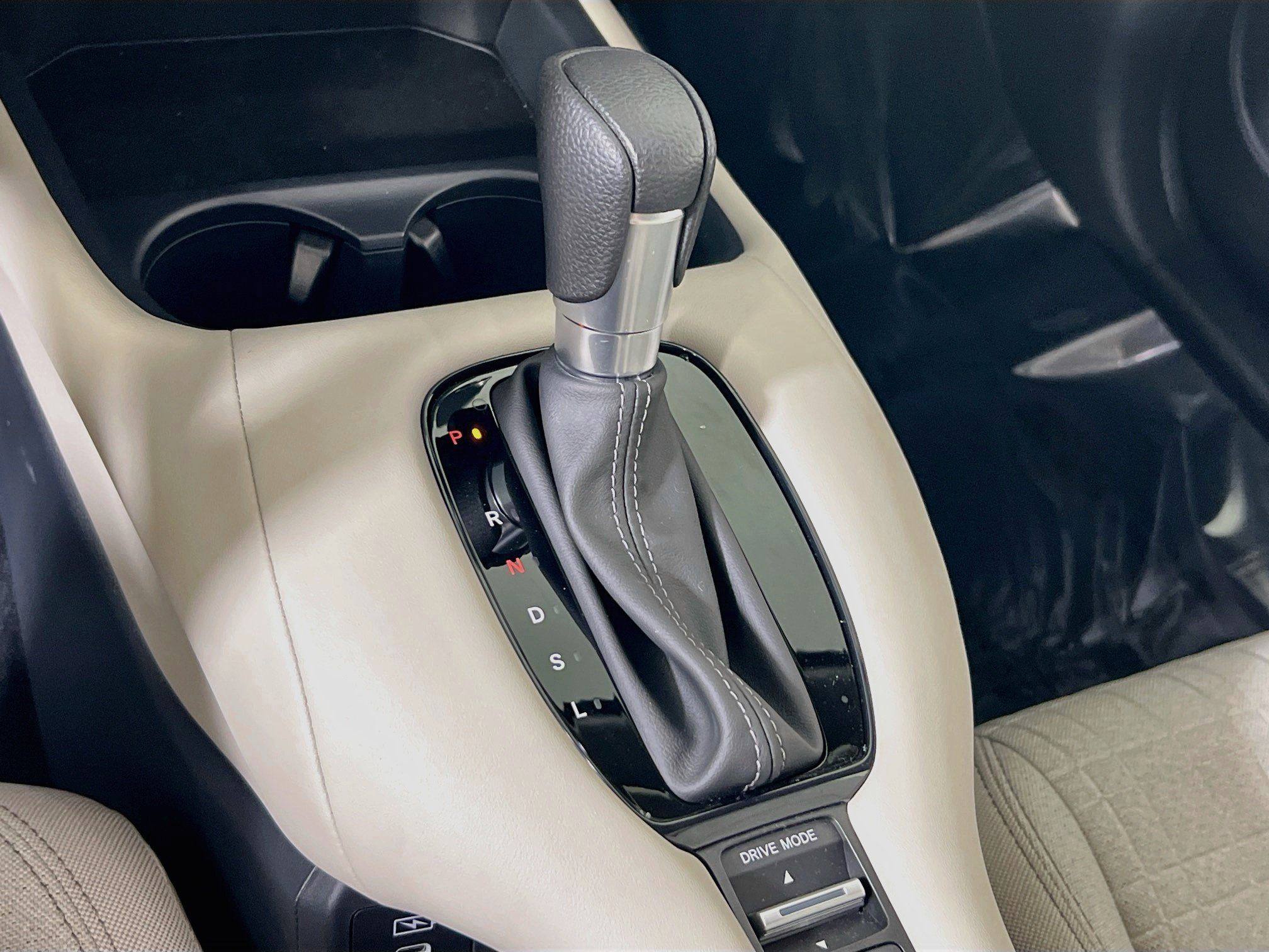 Used 2025 Honda HR-V LX image 16