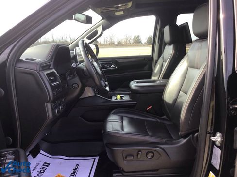 Used 2021 Chevrolet Suburban RST w/ Luxury Package image 33