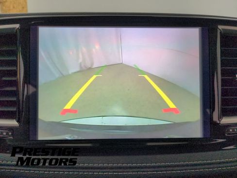 Used 2023 Chrysler Pacifica Touring-L FWD image 19