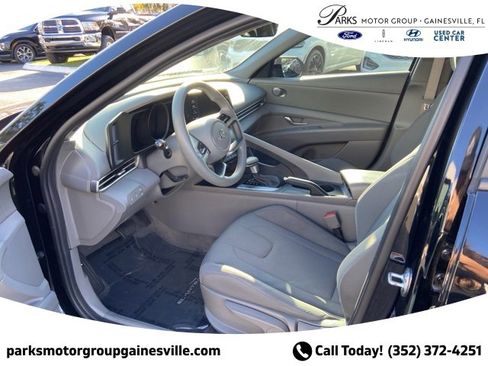 Certified 2023 Hyundai Elantra SE image 10