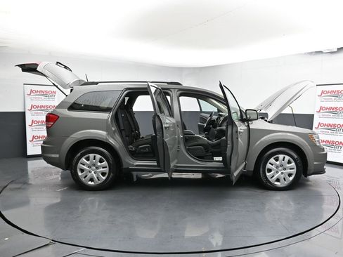 Used 2019 Dodge Journey SE image 45
