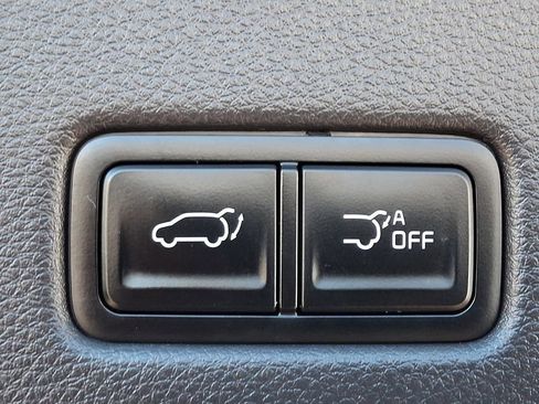 Used 2024 Kia Carnival EX image 30