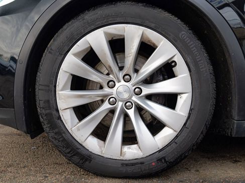 Used 2018 Tesla Model X 75D image 13