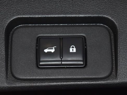 Used 2025 Nissan Rogue SV image 34