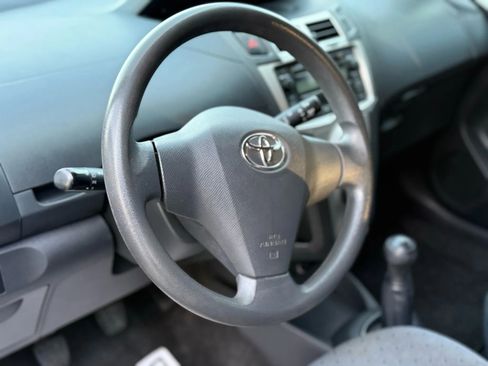 Used 2011 Toyota Yaris 2-Door Hatchback image 12