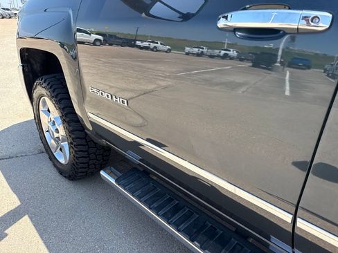 Used 2018 Chevrolet Silverado 2500 LTZ w/ Vortec Plus Package AWD/4WD image 15