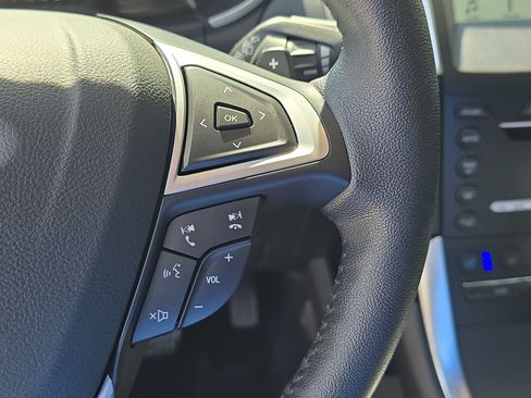 Used 2018 Ford Edge Titanium w/ Equipment Group 302A AWD/4WD image 33