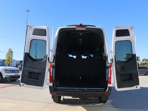 Used 2019 Mercedes-Benz Sprinter 2500 image 13