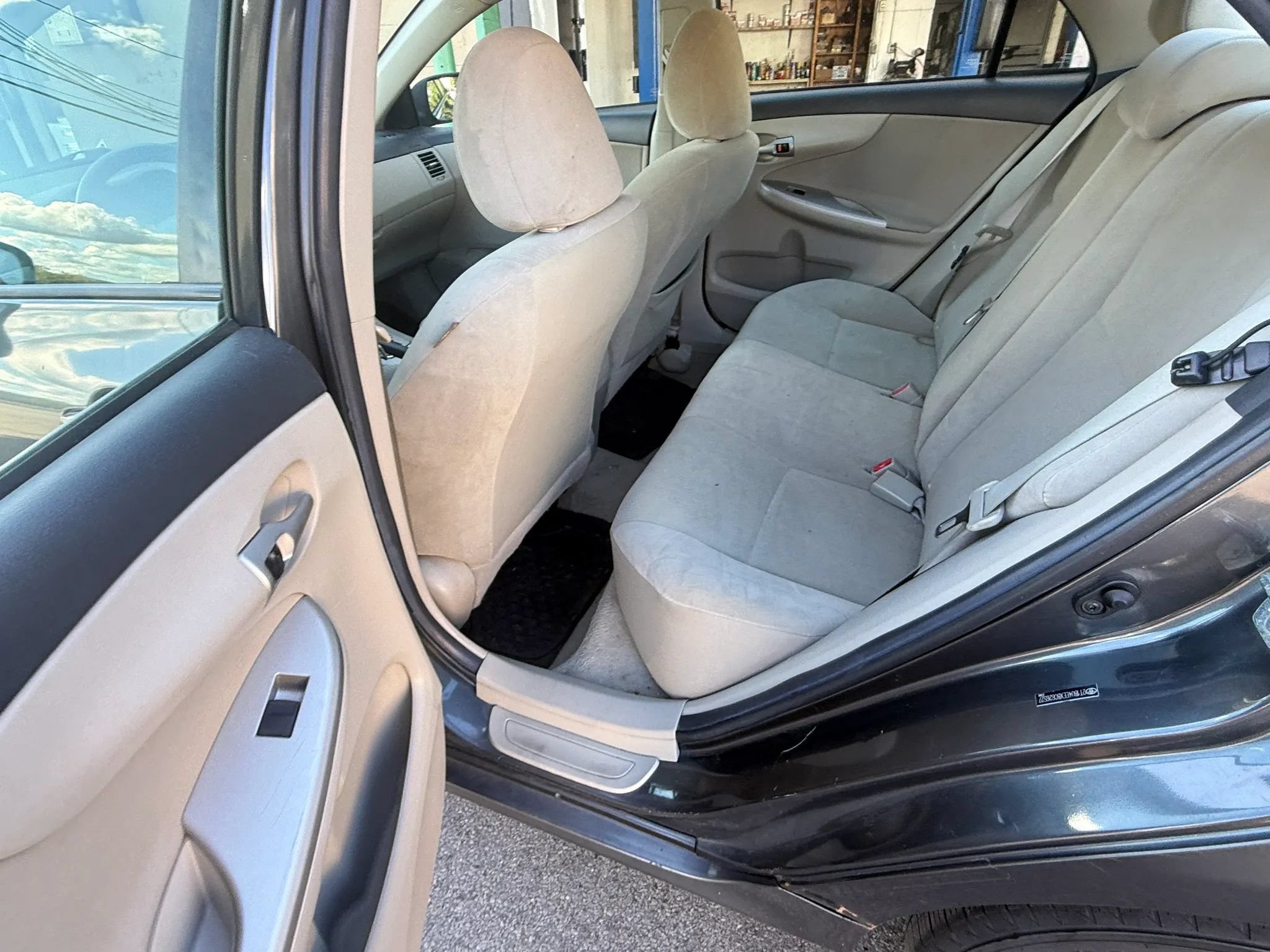 Used 2011 Toyota Corolla LE FWD image 12