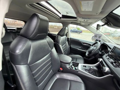 Used 2019 Toyota RAV4 XLE Premium w/ Cold Weather Package AWD/4WD image 31