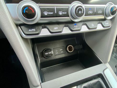 Used 2020 Hyundai Elantra SE FWD image 36