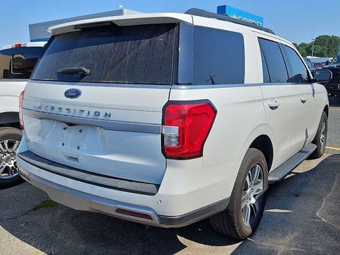 Used 2023 Ford Expedition XLT AWD/4WD image 3