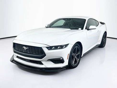 Used 2024 Ford Mustang Coupe RWD image 3