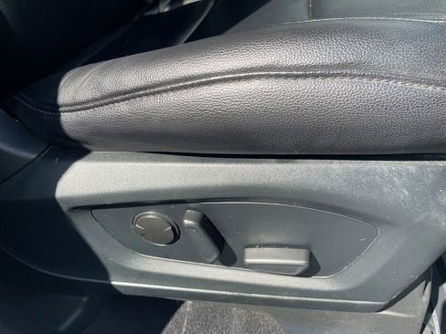 Used 2020 Ford Explorer XLT w/ Equipment Group 202A AWD/4WD image 42