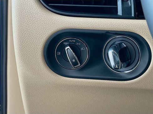 New 2026 Porsche Macan image 13