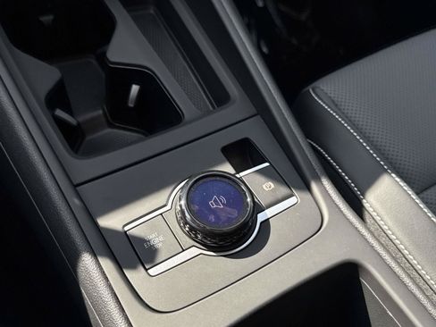 New 2026 Volkswagen Tiguan SE FWD image 24