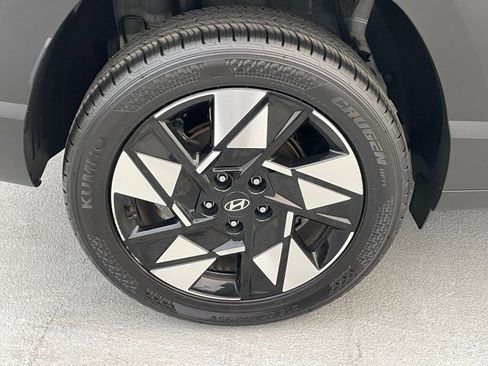 Used 2025 Hyundai Kona SEL image 29