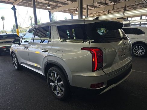 Used 2022 Hyundai Palisade SEL w/ Premium Package FWD image 3