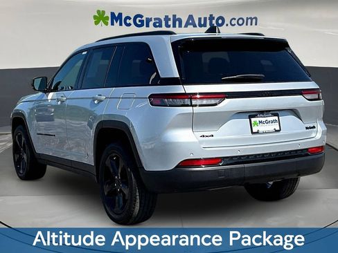 Used 2023 Jeep Grand Cherokee Altitude AWD/4WD image 5