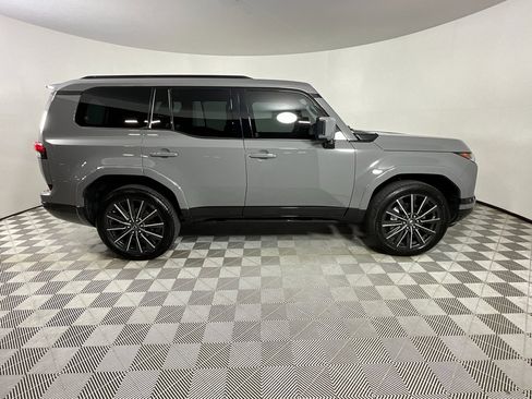Used 2025 Lexus GX 550 image 5
