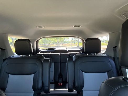 Used 2024 Ford Explorer XLT w/ Equipment Group 202A RWD image 35