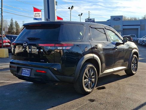 Used 2022 Nissan Pathfinder S image 7
