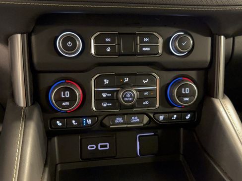 Used 2024 Chevrolet Suburban Premier RWD image 22