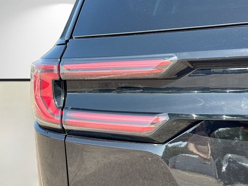 Used 2024 GMC Acadia Denali w/ LPO, Cargo Package image 10