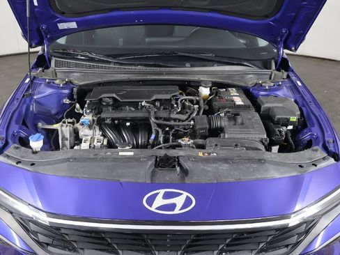 Used 2025 Hyundai Elantra SE FWD image 17