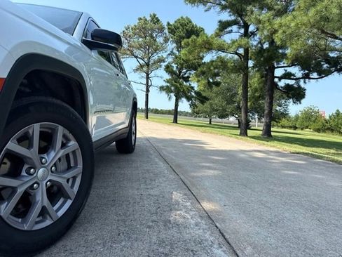 Used 2022 Jeep Grand Cherokee Limited RWD image 9