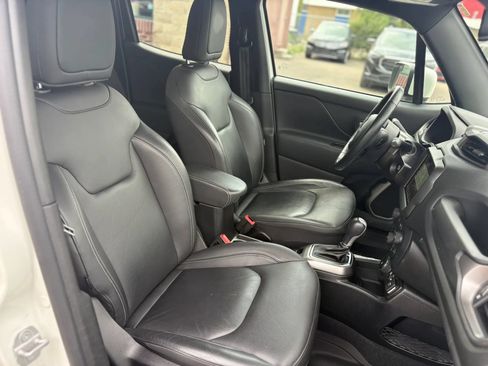 Used 2020 Jeep Renegade Altitude AWD/4WD image 9