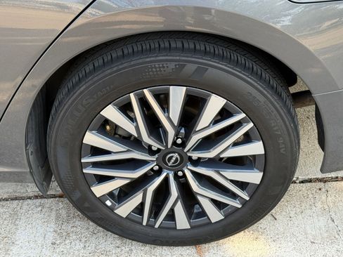 Used 2025 Nissan Altima 2.5 SV FWD image 30