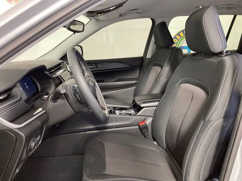 Used 2023 Jeep Grand Cherokee L Laredo w/ Luxury Tech Group I AWD/4WD image 10