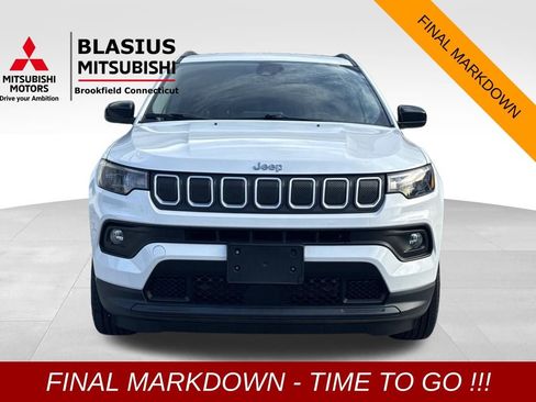 Used 2022 Jeep Compass Latitude image 3