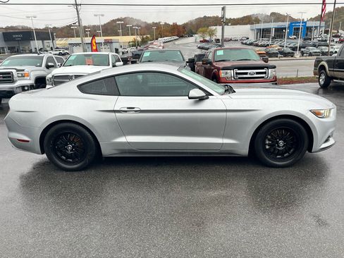 Used 2015 Ford Mustang Coupe image 4