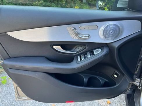 Used 2019 Mercedes-Benz GLC 300 4MATIC image 8