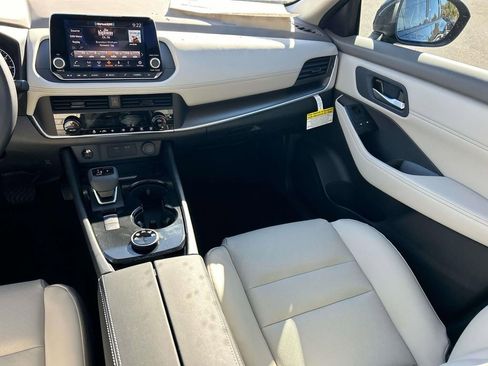 New 2026 Nissan Rogue SV AWD/4WD image 25