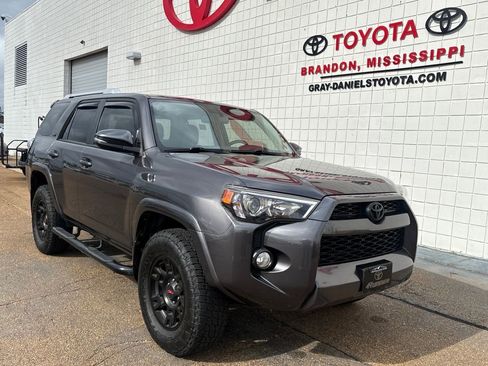 Used 2018 Toyota 4Runner SR5 Premium image 3