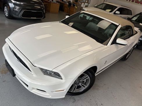 Used 2013 Ford Mustang Premium image 4