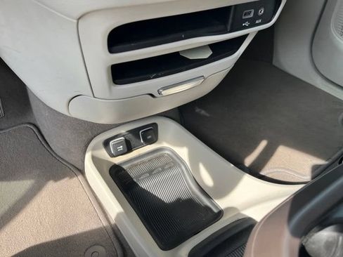 Used 2019 Chrysler Pacifica Touring-L w/ Advanced Safetytec Group FWD image 26